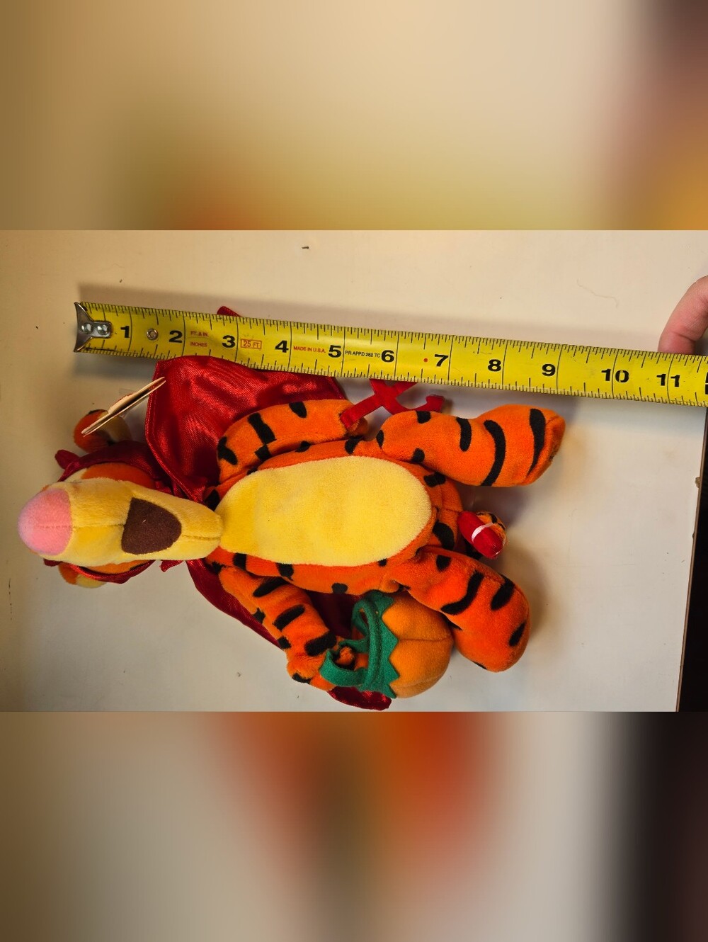 Disney Mouseketoys Winnie the Pooh & Tigger Plushies in Halloween Costume Bundle - Picture 9 of 11